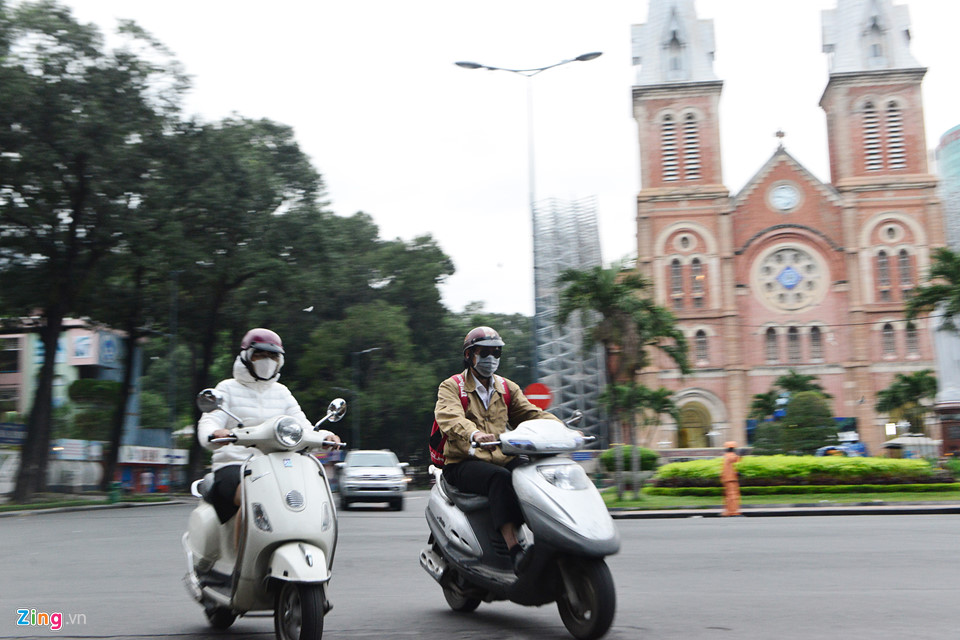 Nhịp sống người Sài Gòn đảo lộn vì trời lạnh
